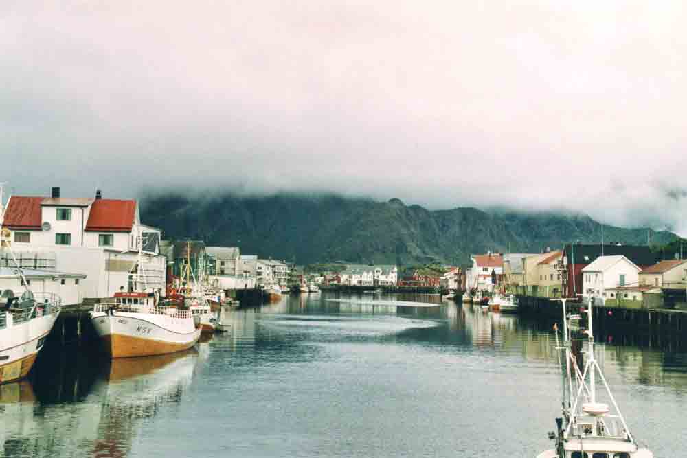 165 - Noruega - islas Lofoten - Henningsvaer - 2001
